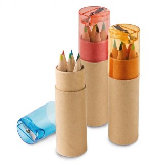 6 petits crayons de couleur + taille-crayon dans tube en carton recyclé publicitaire - SHARPENER