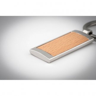 Porte-clés rectangle personnalisable en bois et zinc - En situation - MATIKOS