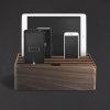 Station De Chargement Promotionnelle En Bois De Noyer Avec Smartphones Et Tablettes Station De Chargement Promotionnelle En Bois De Noyer Avec Smartphones Et Tablettes