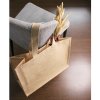 Sac Cabas En Toile De Jute Amidonnée 50x35x21cm KOLLAM En Situation Sac Cabas En Toile De Jute Amidonnée 50x35x21cm KOLLAM En Situation