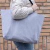 Grand Sac Shopping En Toile Recyclée Non Teintée 240g 32x14x57cm POKE Gris Porté