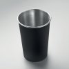 Gobelet Réutilisable En Inox Recyclé 300ml FJARD Noir En Situation Gobelet Réutilisable En Inox Recyclé 300ml FJARD Noir En Situation