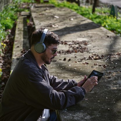 Casque Audio Sans Fil Pliable En Plastique Recyclé ECHODEEP Porté En Extérieur