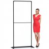 Stand En Toile Polyester Recyclé 210g Anti Feu B1 AEROSTAND 085 Avec Femme à Côté