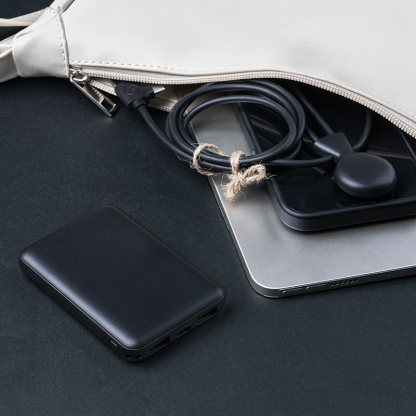 Pack De Charge Pour Voyage En Plastique Recyclé MR BIO PACK EPSILON Pack Noir Posé Dans Un Sac