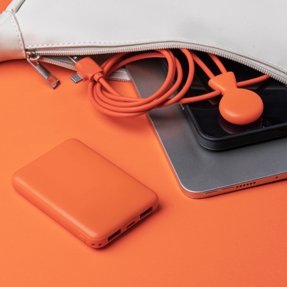Pack De Charge Pour Voyage En Plastique Recyclé MR BIO PACK EPSILON Pack Orange Posé Dans Un Sac