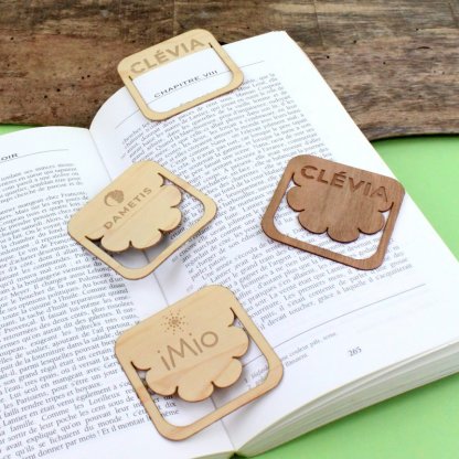 Accroche Page En Bois READ Avec Marquage